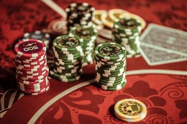 Permainan Fortune Mouse di ffkipas menampilkan gulungan tradisional dengan ikon-ikon bertema keberuntungan